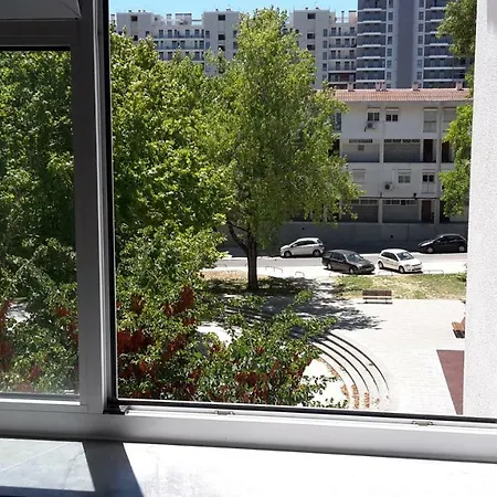 Проживання в сім'ї With Garden View