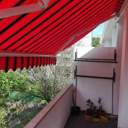Проживання в сім'ї With Garden View Лісабон
