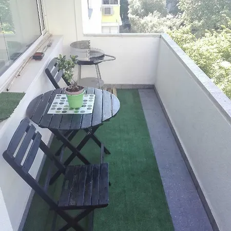With Garden View Проживання в сім'ї *
